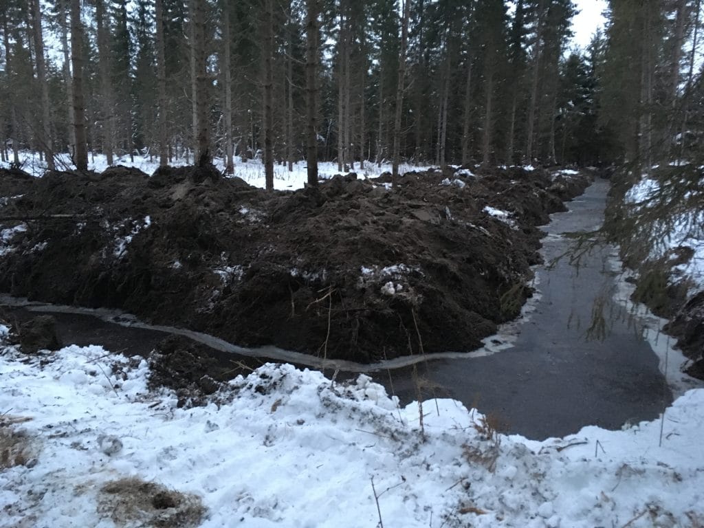 Kiintoainevalumia vesistöihin